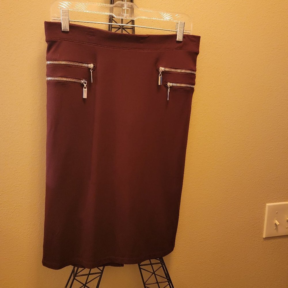 Jennifer Lopez stretchy skirt